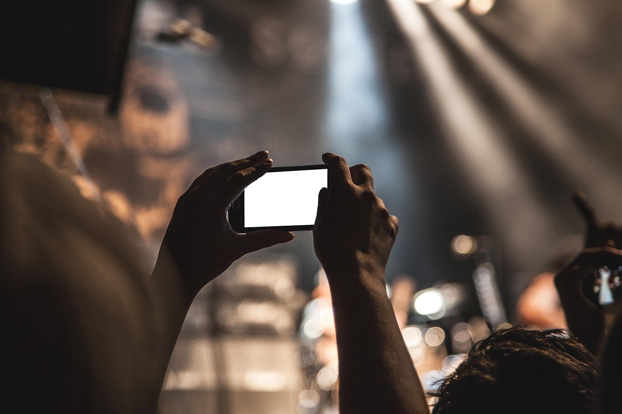 Featured image of post Vivo X300 Pro Launches with 200MP Samsung Telephoto Camera and Dimensity 9500 Chipset